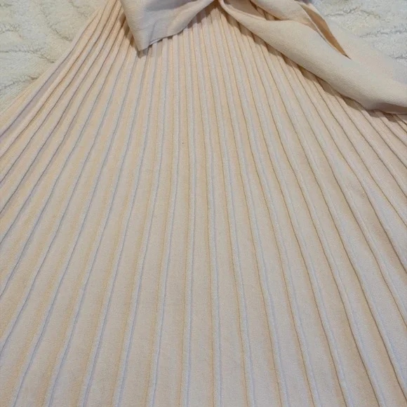 Elegant Cream-Colored Wrap Dress - Picture 2 of 5